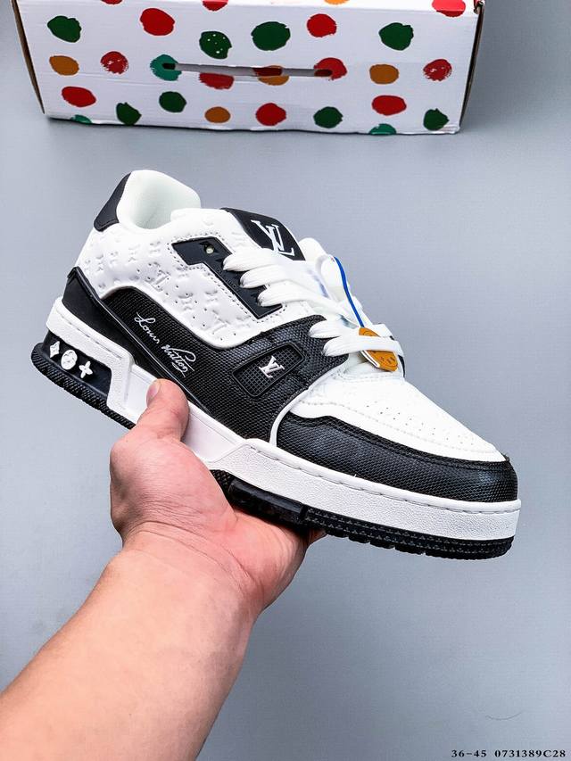 Louis Vuitton LV Louis Vuitton sneakers are a must-have on the fashion and enter