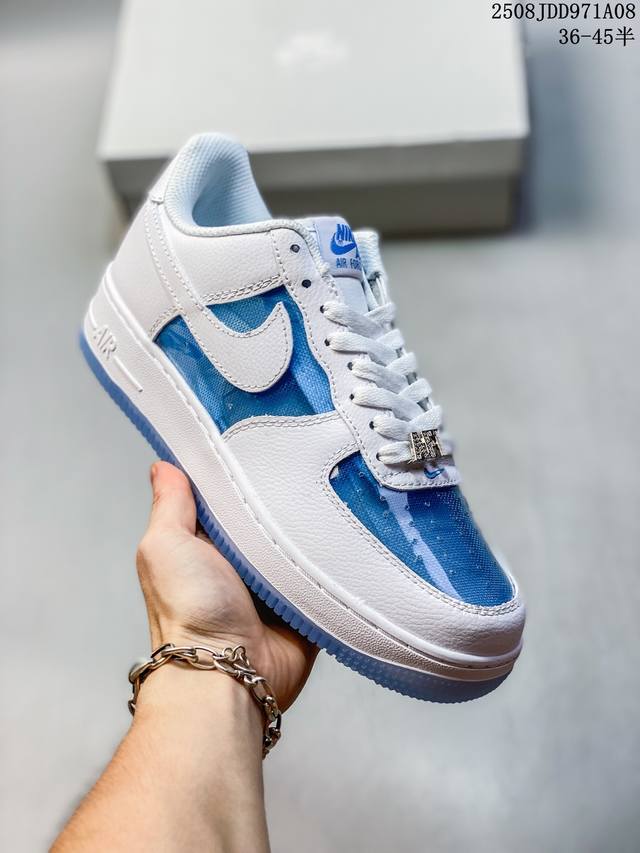 Corporate-grade with half sizes DDD. Nike Air Force 1 '07 low-top, thick-soled,