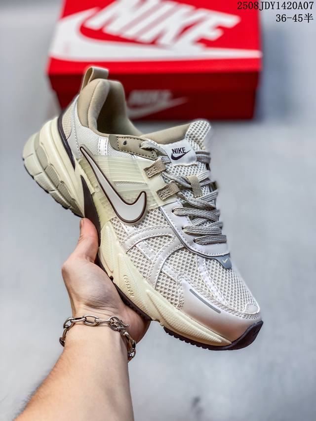Nike V2K Run shock-absorbing and non-slip low-top running shoes 8 75Aseyi half