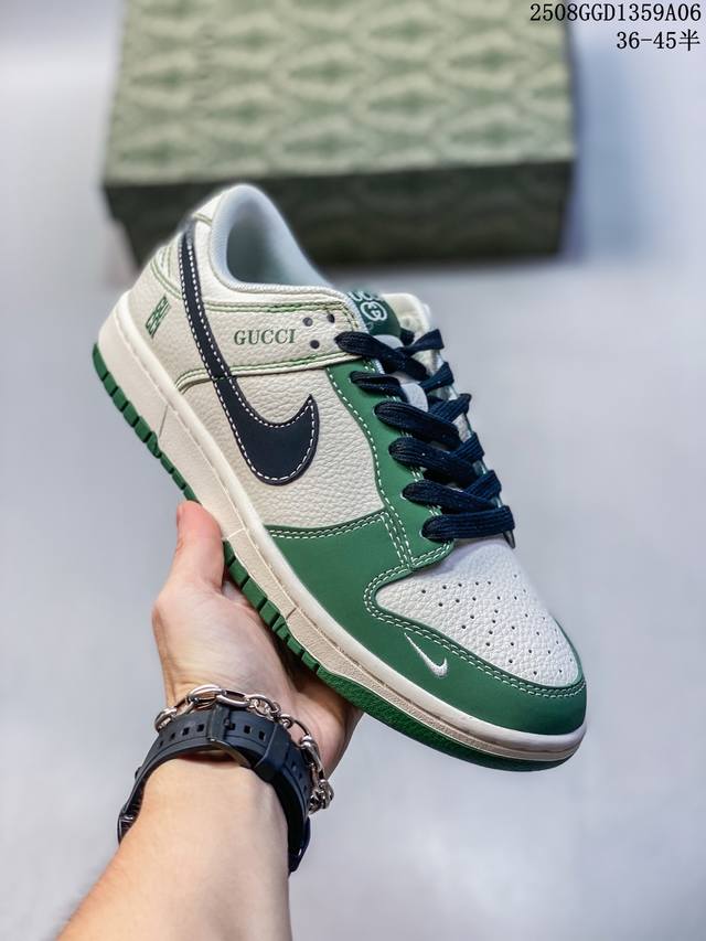 Overseas hit limited edition! High-end customized Nike SB Dunk Low Gucci joint