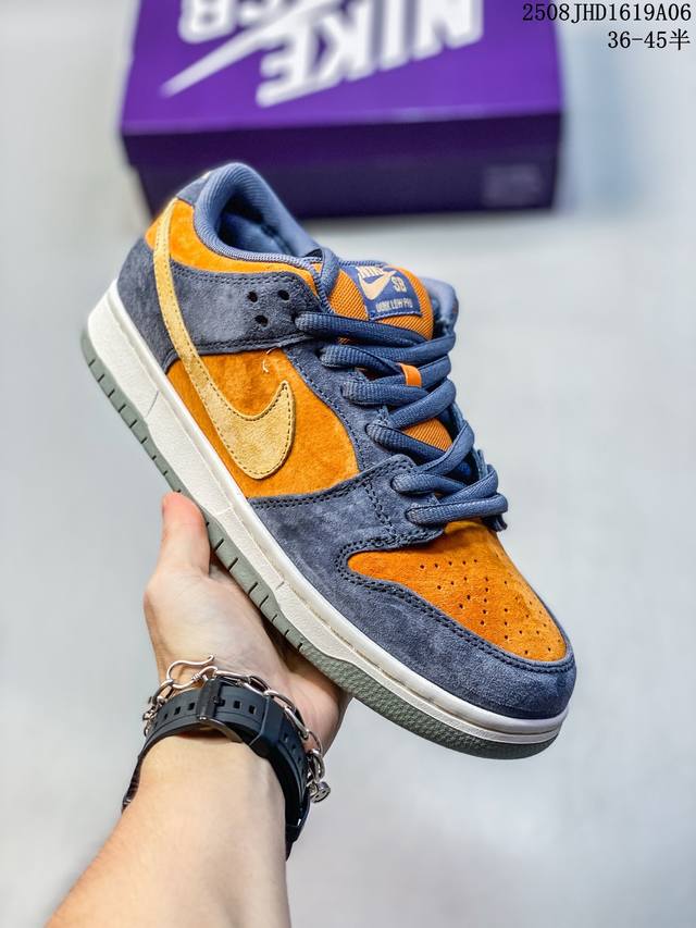 Authentic, half-size Nike SB Dunk Low Pro retro low-top casual skateboarding sho