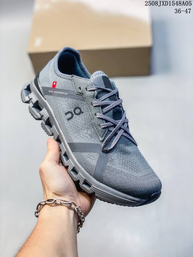 The company-grade On Running Cloud X 4 series low-top, lightweight, comfortable