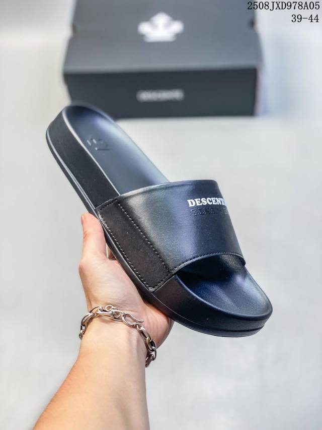 Descente trendy slippers for men and women for summer outdoor wear, popular coup