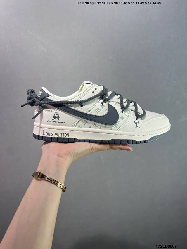 Nike Dunk Sb Low Custom ColorwayThe custom Dunk Sb, as the name suggests, has cl