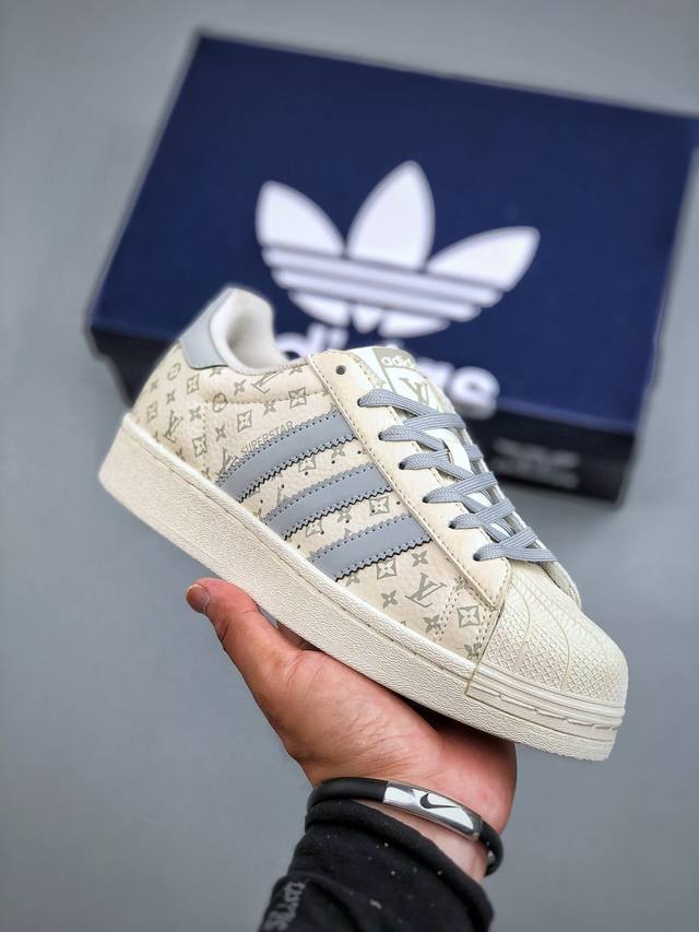 F version Adidas Originals Superstar co-branded shell toe shoes, synchronized wi
