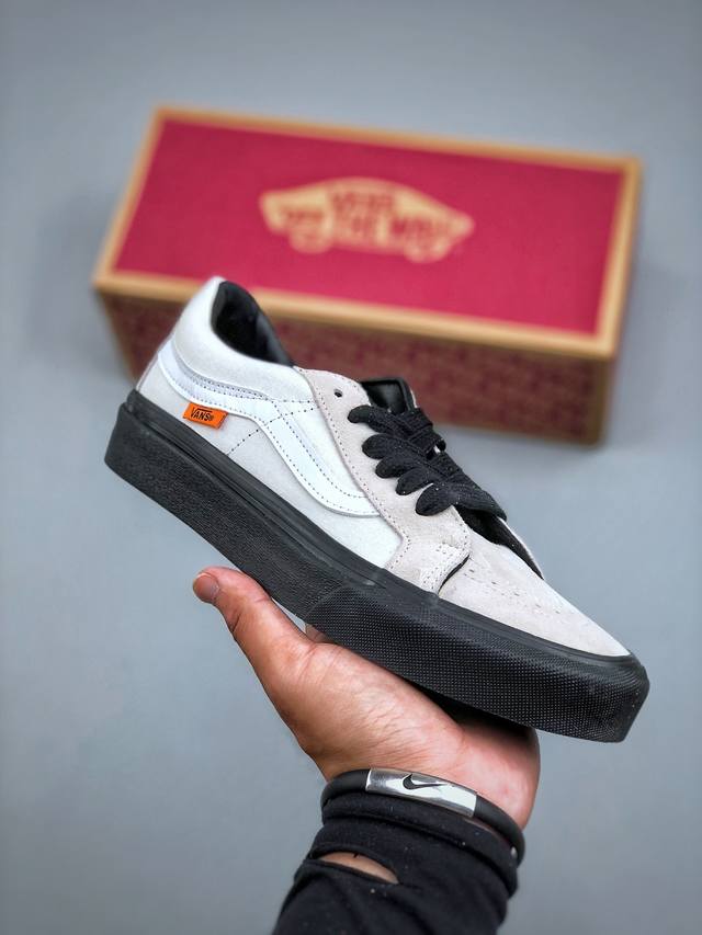 Vans Sk8 shock-absorbing, wear-resistant, lightweight low-top shoes. The light