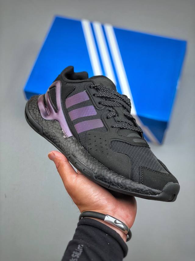 Special offer on the Ad Day Jogger II retro running shoes. Made with original ma