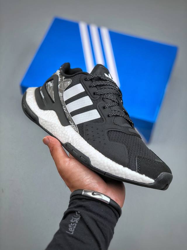Special offer on the Ad Day Jogger II retro running shoes. Made with original m
