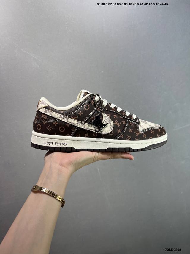 Nike Dunk Sb Low Custom ColorwayThe custom Dunk Sb, as the name suggests, has cl