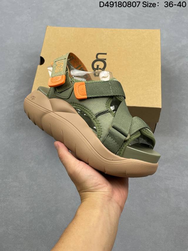 Ugg Goldenstar popular sandal The Ugg brand has become an icon of fashion, leisu