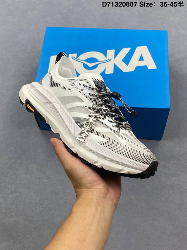 Hoka M Bondi Lightweight Running ShoesThis brand comes from the Maori language o
