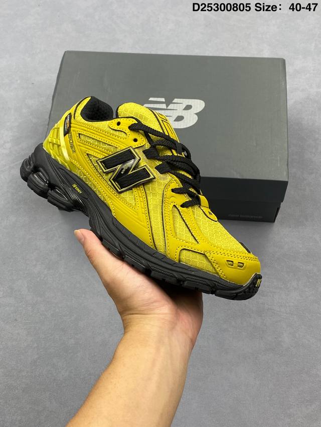 New Balance M1906Af A classic New Balance dad shoe, layered with retro elements