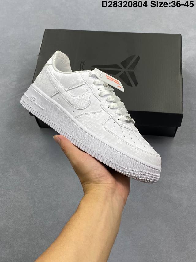 Nike Air Force 1 '07 Low, a versatile, low-top, thick-soled, height-enhancing c