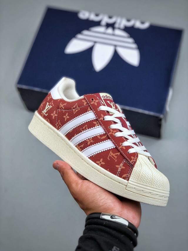 F version Adidas Originals Superstar co-branded shell toe shoes, synchronized wi