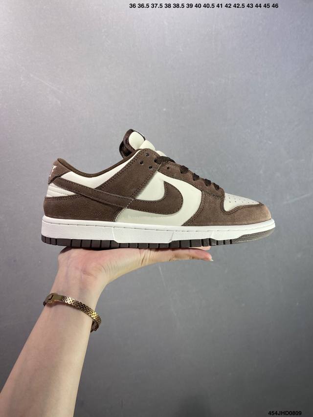Nike Dunk Low Retro The Dunk Sb, as the name suggests, has classic Dunk ancestry