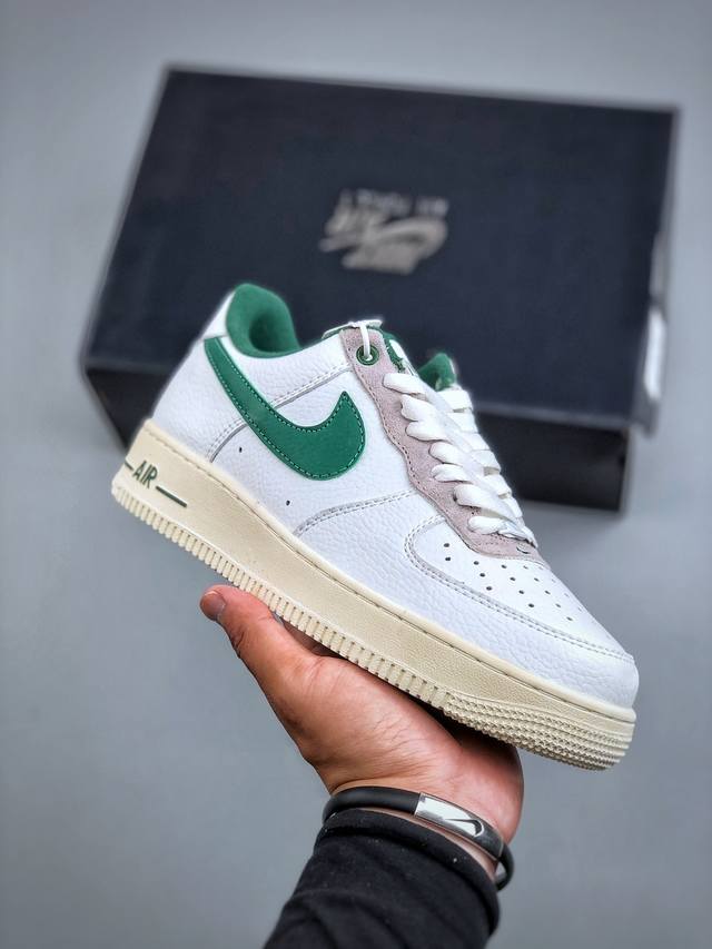 Special offer on the Nike Air Force 1 Low '07. Original Air Force last and cardb