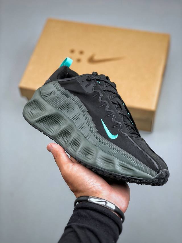 Nike Vomero Premium Nike's top-of-the-line Vomero road running shoes make runnin