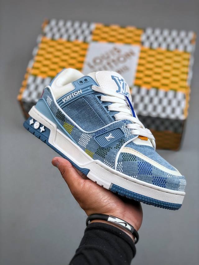 Lv Arch Light Sneaker Lv Louis Vuitton accurate and consistent TPR gloss combina
