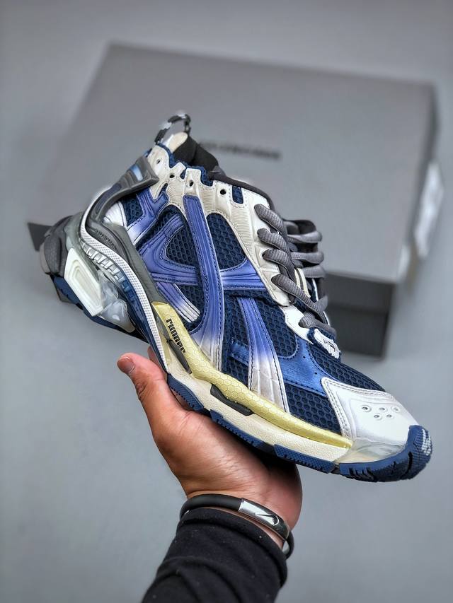 I8 Balenciaga non-leather sneakers, made of mesh with a distressed finish, featu