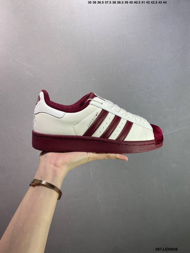 Ad Originals Superstar classic retro shell-toe sneakers Eg4959. Born in 1969, it