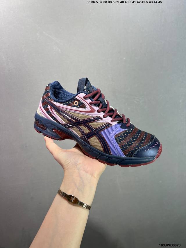 ASICS' new Gel-Ds Trainer 14 couple's sneakers are stylish retro casual shoes.