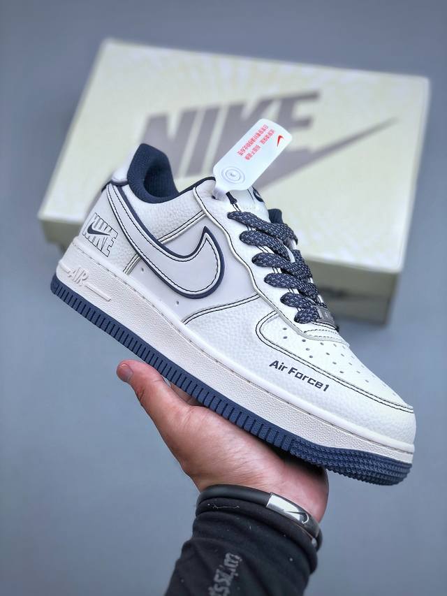 C Nike Air Force 1'07, original last and cardboard for a authentic low-top Air F
