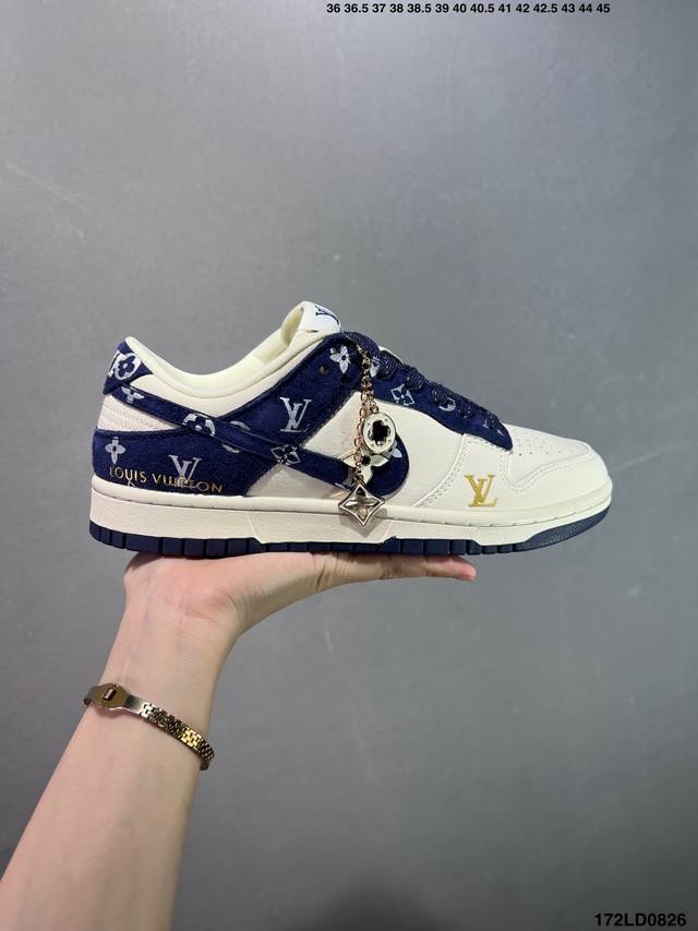 Nike Dunk Sb Low Custom ColorwayThe custom Dunk Sb, as the name suggests, has cl