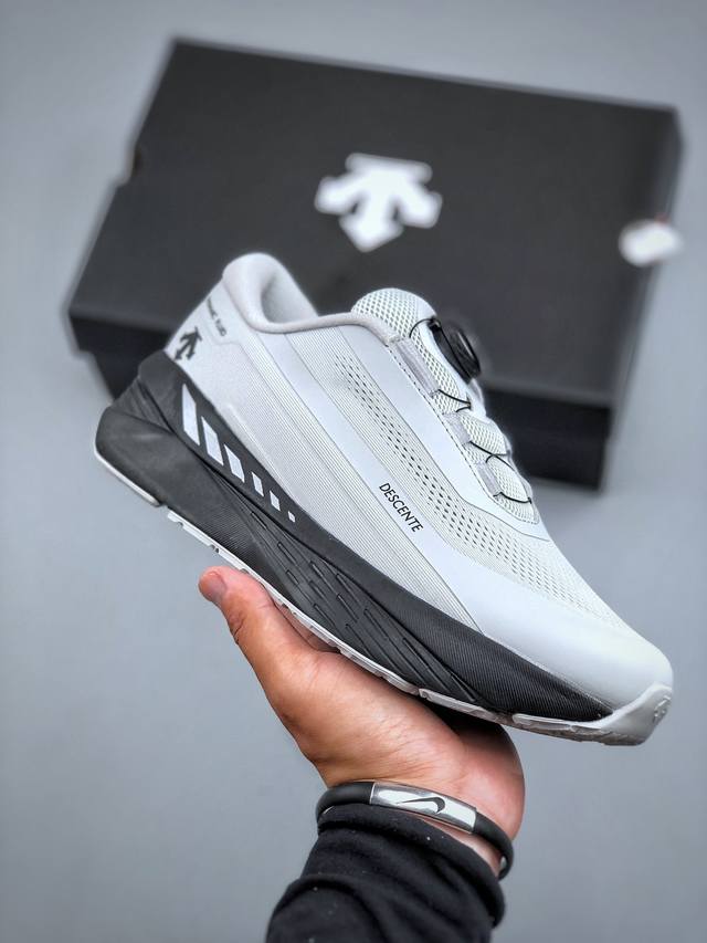 Descente Wire Comfortable, Versatile, Non-Slip, Wear-Resistant Low-Top Casual Ru