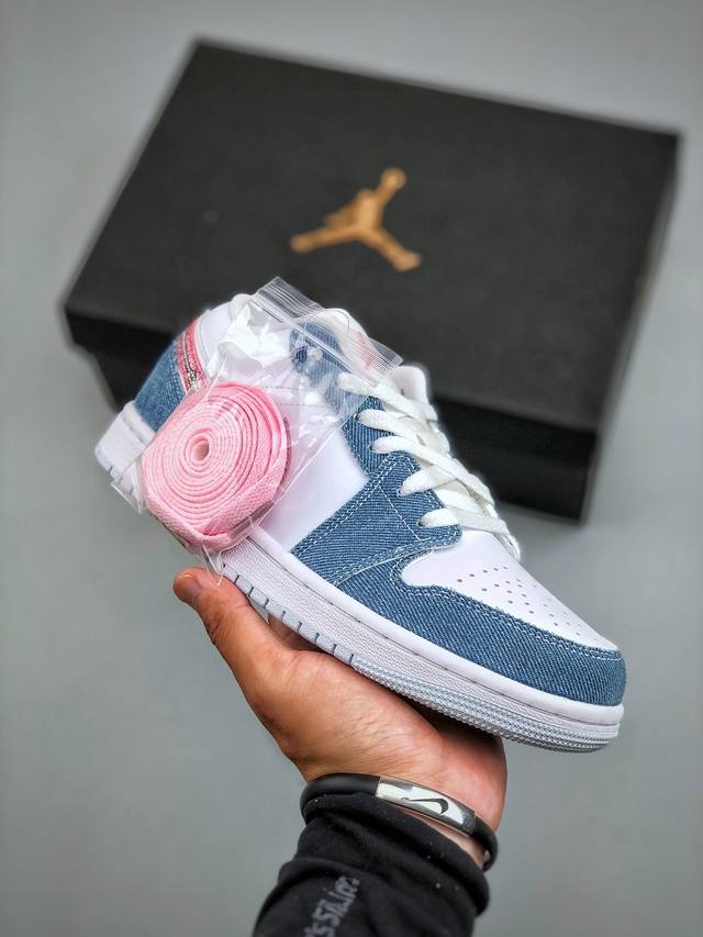 Wmns Air Jordan 1 Retro Low Og, a denim blue and white low-top casual sneaker. H