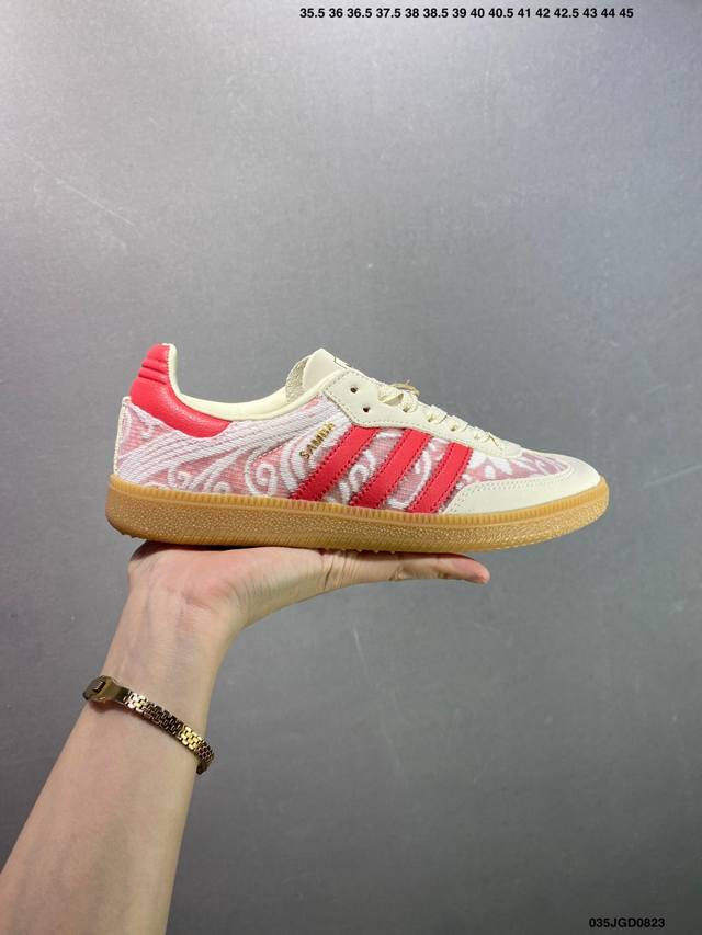 adidas Original Samba Og Retro Classic Lightweight SneakersThis Samba shoe showc