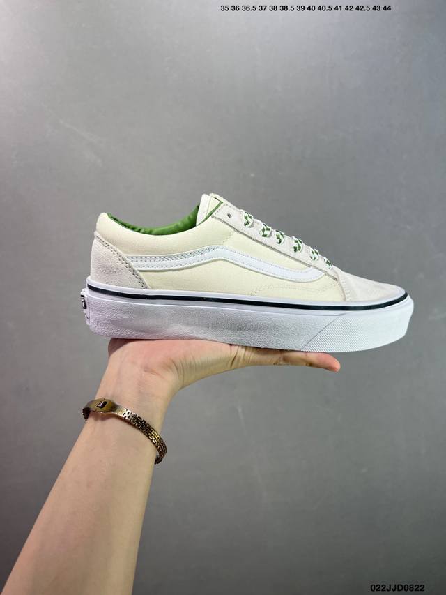 Vans Classics Knu Skool Tartan-patterned, thick-tongued Vans Knu Skool. This sup