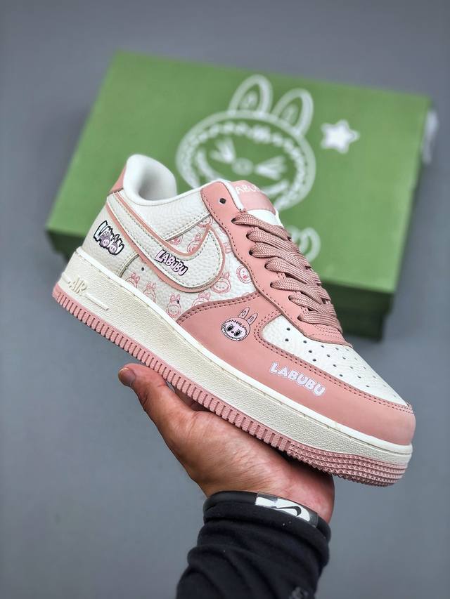 F version Nike Air Force 1'07, featuring an original pull-on fabric last and car