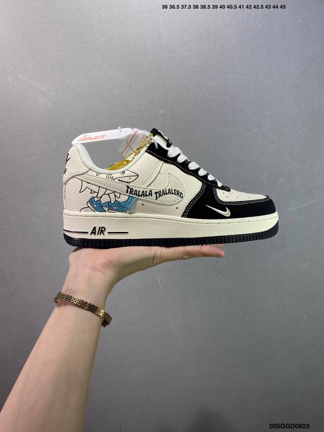 Company-level Nike Air Force 1'07 Lv8 Original last and original cardboard crea