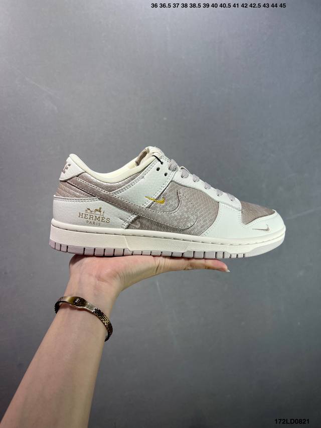 Nike Dunk Sb Low Custom ColorwayThe custom Dunk Sb, as the name suggests, has cl