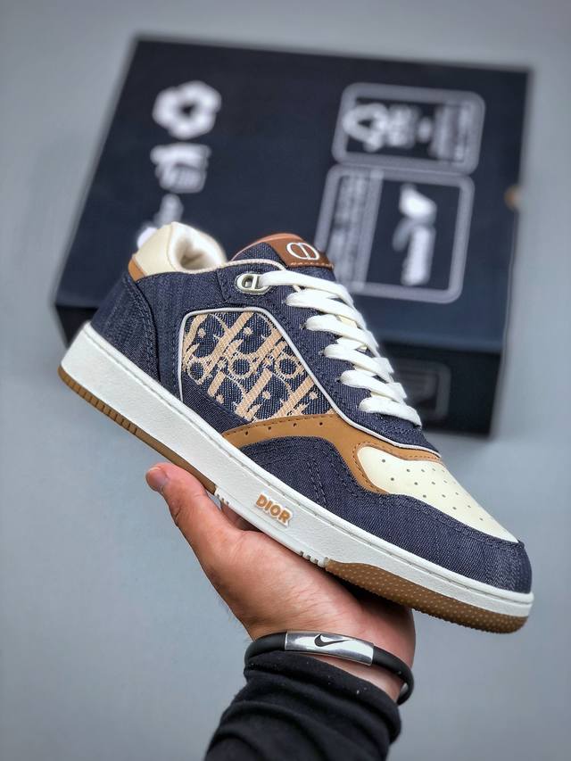 The top-of-the-line Dior B27 series is now available. One of the few "genuinely