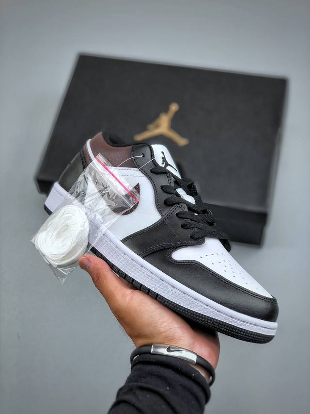 Air Jordan 1 Lowaj1 black and white low-top casual sneakers (Io3393-010). The on