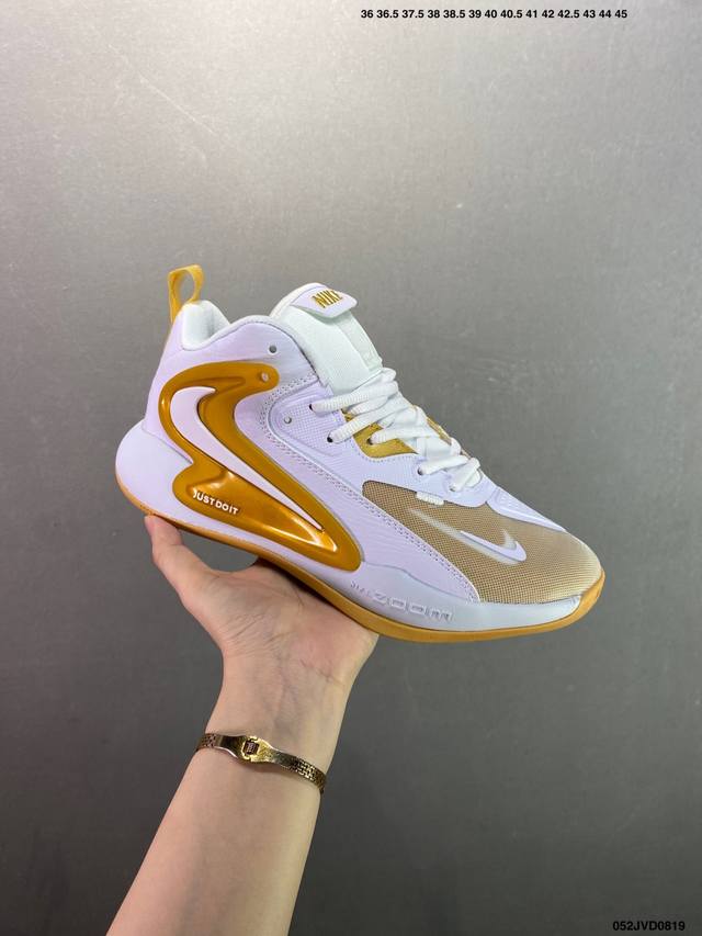 A company-grade Nike Zoom Hyperset 2 Se basketball shoe, developed from the ori