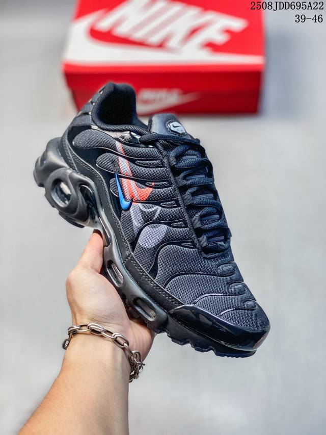 Nike Air Max Plus is a representative of Nike's alternative shoes. It was born