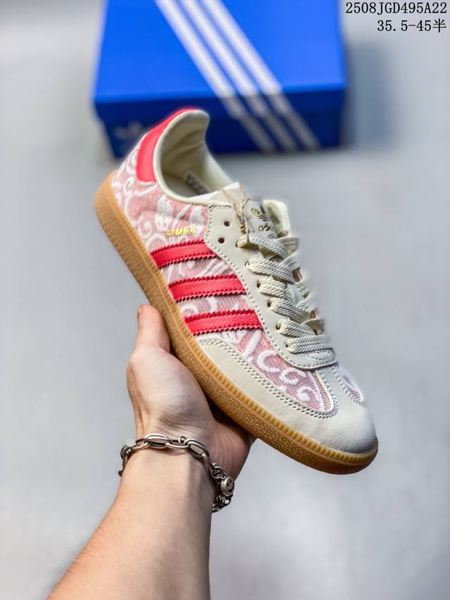 adidas Original Samba Og Retro Classic Lightweight SneakerThis Samba showcases q