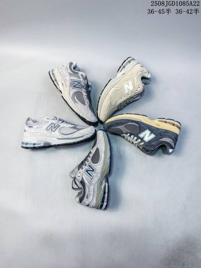 New Balance 2002R Retro Item The popular retro shoe model New Balance 2002R has