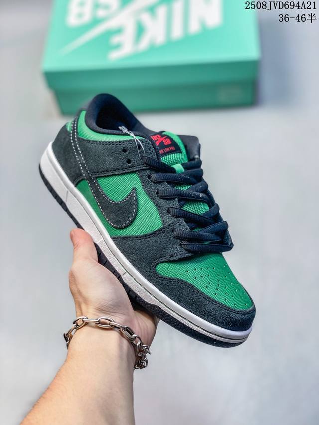 Authentic Nike SB Dunk Low Pro retro sneakers for men and women. Made with a sof