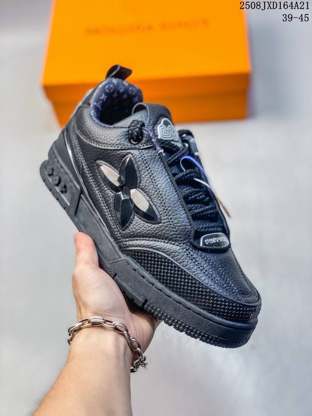 Company-level Louis Vuitton Trainer Sneaker Low new Lv Louis Vuitton casual spor