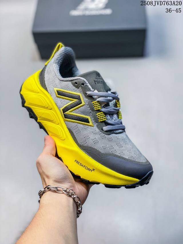 New Balance W880 series retro dad style casual sports jogging shoes. The 880 ser