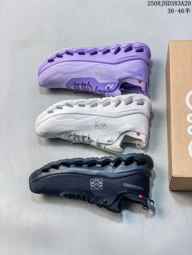 Men's and women's shoes are available in half-size sizes. They feature an ergon