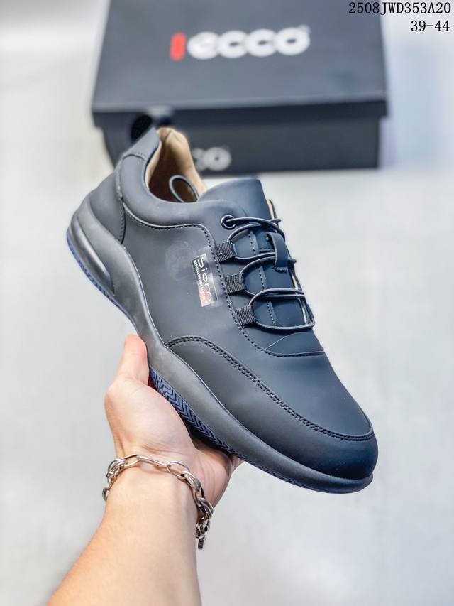 Company-level Ecco, a popular Xiaohongshu item, is a versatile and casual style.