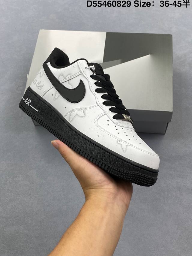 Air Force 1 '07 Low Original last and cardboard create a pure Air Force version