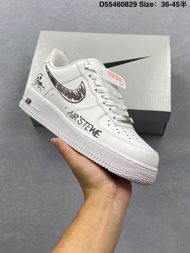 Air Force 1 '07 Low Original last and cardboard create a pure Air Force version