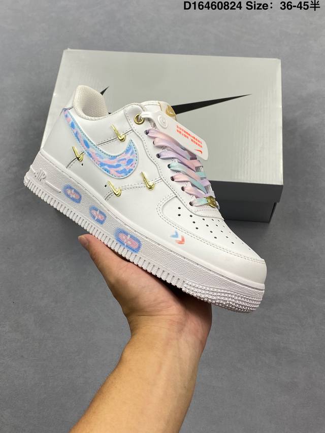 Nike Air Force 1'07 Original last and cardboard create a pure low-top Air Force