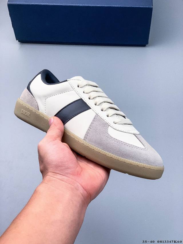 Dior low-top sneakers'Dior' logo on the tongue and lightweight rubber solePairs