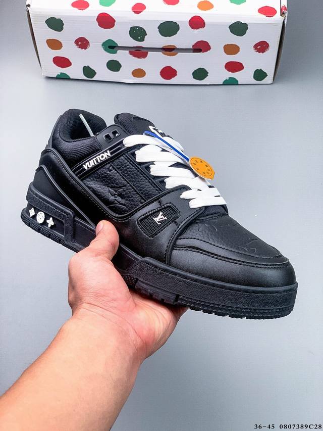 Louis Vuitton LV Louis Vuitton sneakers are a favorite among celebrities. Their